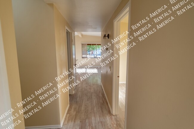 Building Photo - 4307 E Hayhurst St
