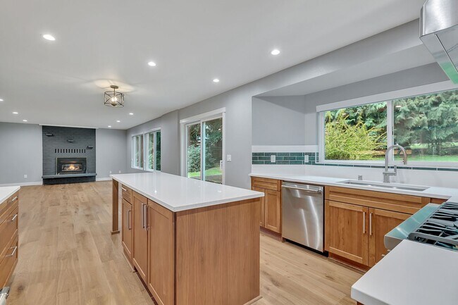 Building Photo - 4bed/2.25bath Stunning Remodeled Home on Expansive Wooded Lot in Woodinville