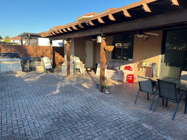 Building Photo - 9816 NW 10 Terrace