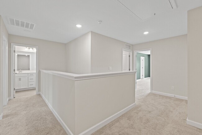 Building Photo - 35 Village Edge Dr