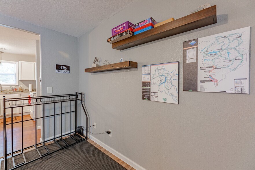 Building Photo - 19 Evesham Ln