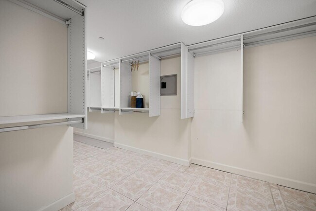 Building Photo - 3301 Bayshore Blvd