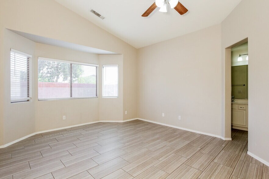 Building Photo - 2525 S 109th Dr