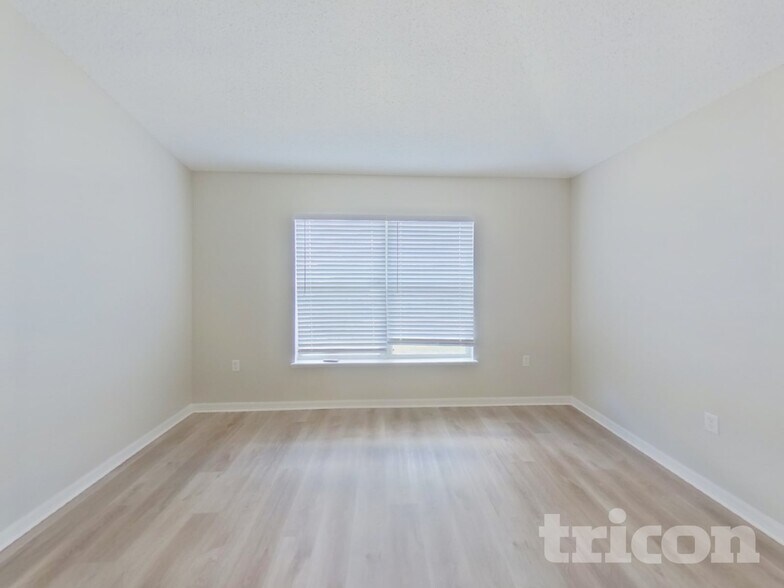 Building Photo - 921 Jayhil Dr