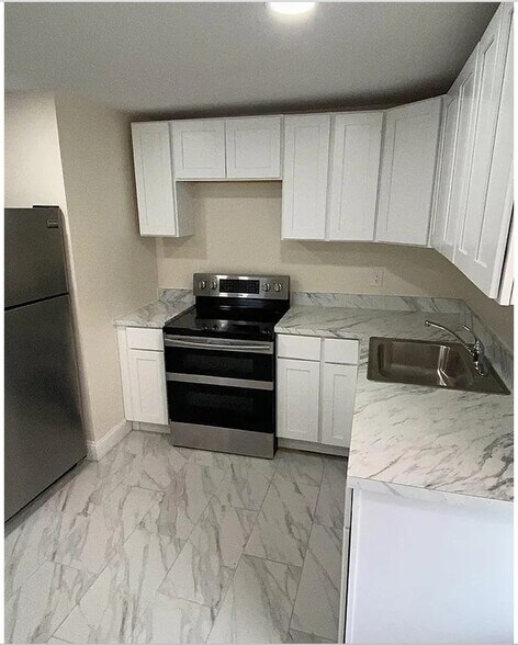 Primary Photo - 242 W Bacon St