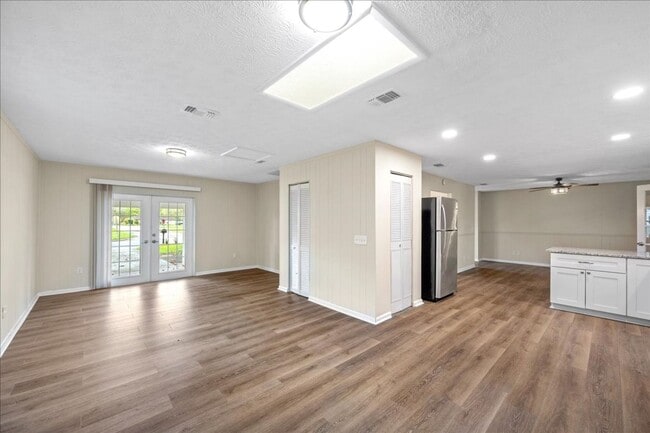 Building Photo - 3/2 with 1/1 In Law Suite in  Heritage Farms Orange Park South