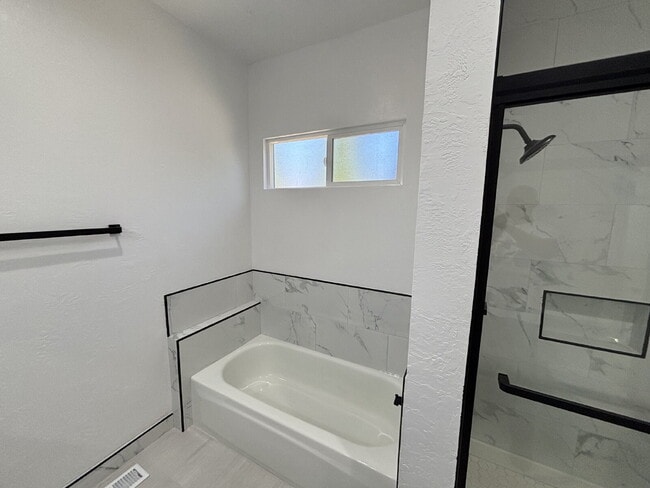 Building Photo - "Stunning Newly Remodeled 3-Bed Oasis with...