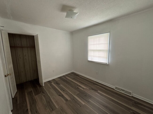 Building Photo - 801 Bethpage Rd