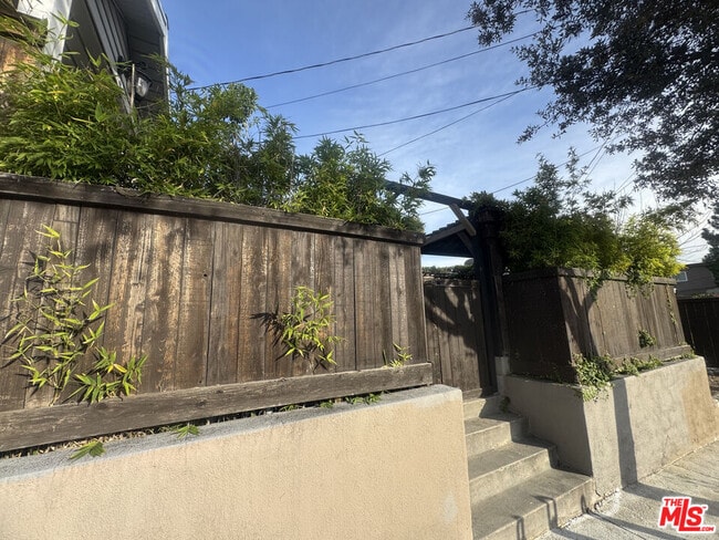 Building Photo - 3930 La Crescenta Ave