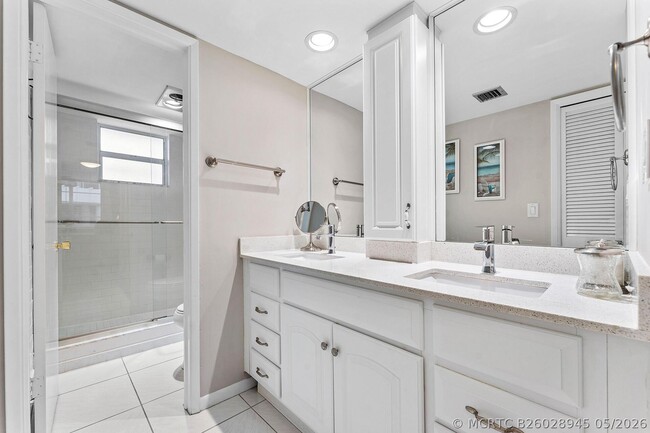Building Photo - 3570 S Ocean Blvd