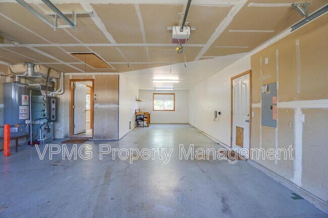 Building Photo - 612 NE 147th Cir