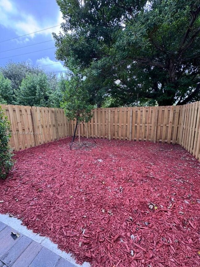 Building Photo - 15490 NE 3rd Ave