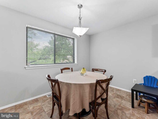 Building Photo - 8956 Skyrock Ct