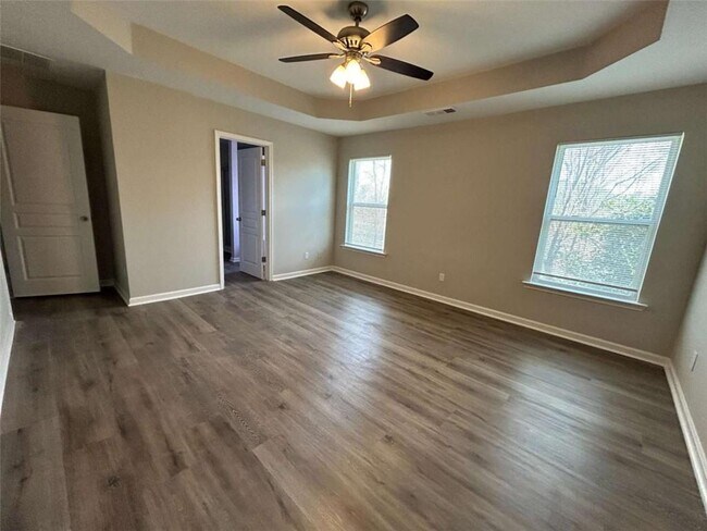 Building Photo - 118 Hidden Lake Cir