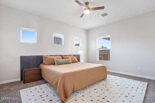 Building Photo - 245 Emerald Tower Dr