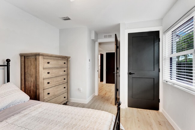 Building Photo - 320 NW 3rd Ave