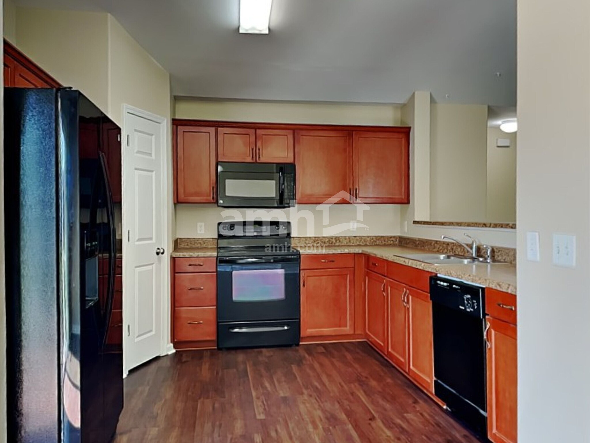 Building Photo - 117 Lakepointe Dr