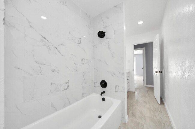 Building Photo - 5103 Karu Dr