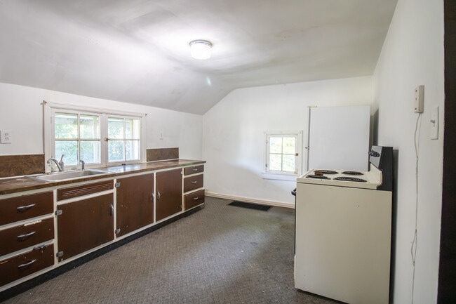 Building Photo - 210 3rd St