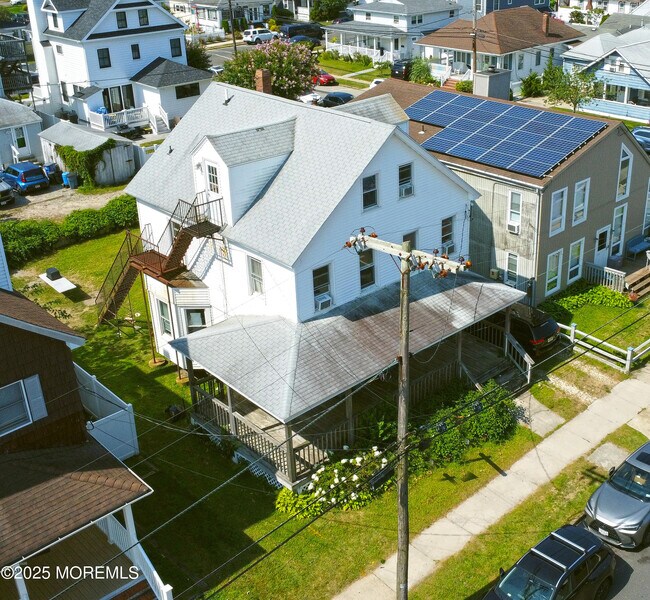 Building Photo - 113 12th Ave