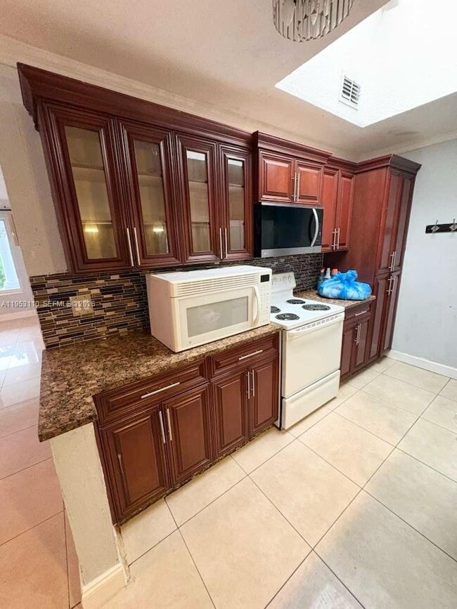 Building Photo - 221 NW 40th St