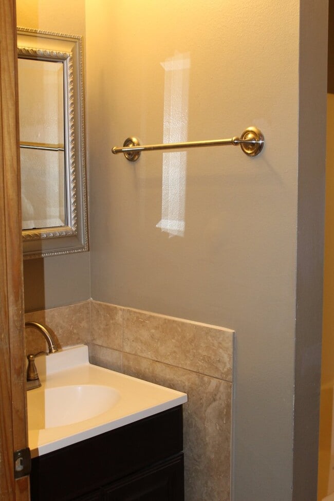 Building Photo - 3-bedroom house close to tech!