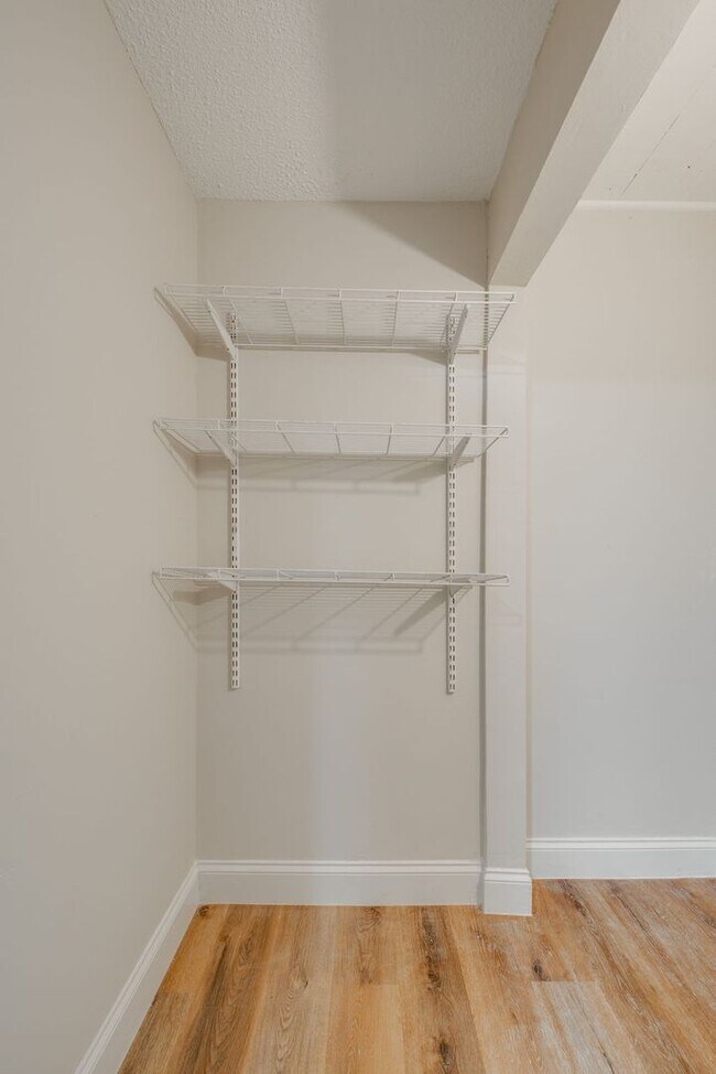 Building Photo - 91 Circle Dr