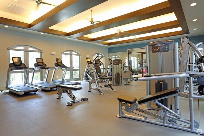Building Photo - 2-Bed Luxury + 1 Month Free Special!