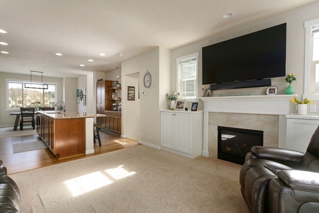 Building Photo - North Villebois - 3-bedroom, 3.5-bathroom townhouse