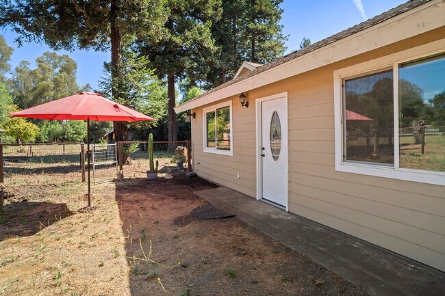 Building Photo - 2629 N Twin Oaks Valley Rd