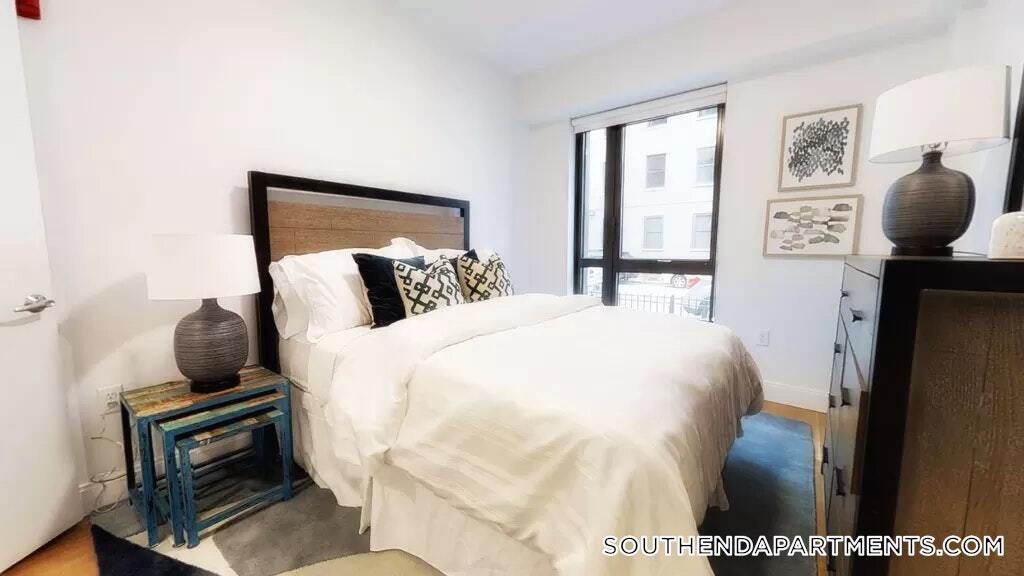 Building Photo - 150 Camden St