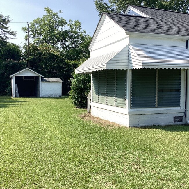 Building Photo - 516 Watson Ave