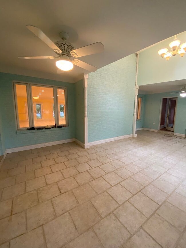 Building Photo - Beautiful 3 BR/2.5 BA Waterfront Home on Trent River!