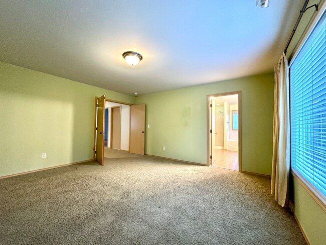 Building Photo - 4bd/2.75ba Renton Home