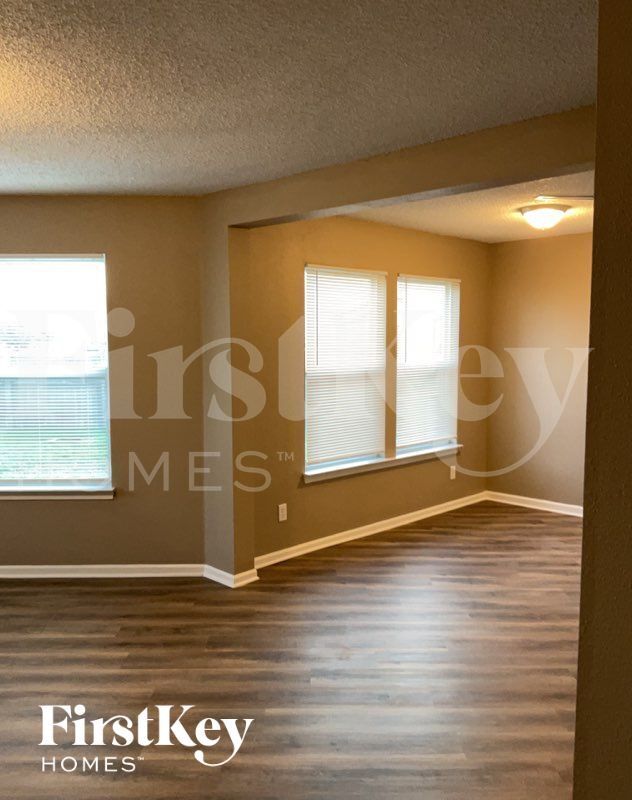 Building Photo - 10830 Clear Spring Dr