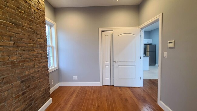 Building Photo - 100 Griffith St