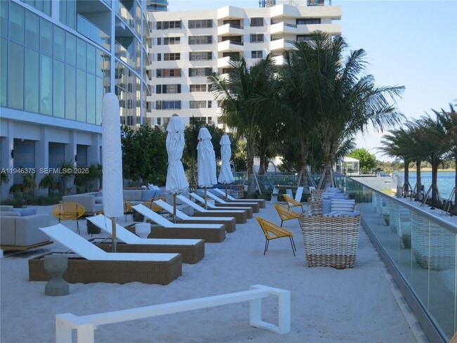 Building Photo - 2900 NE 7th Ave