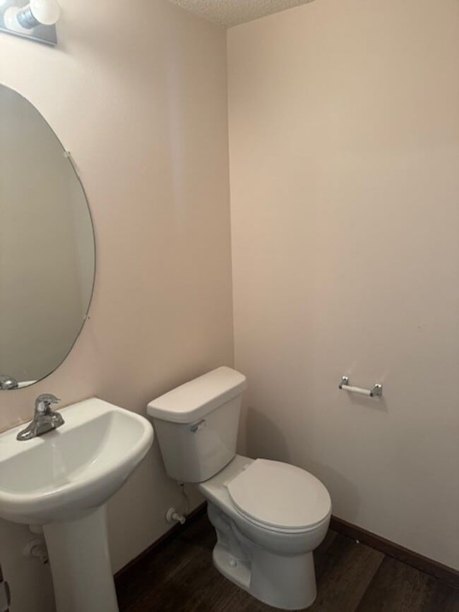 Building Photo - Spacious 3Br/2.5Ba TH w/2 CG in Maple Grove!