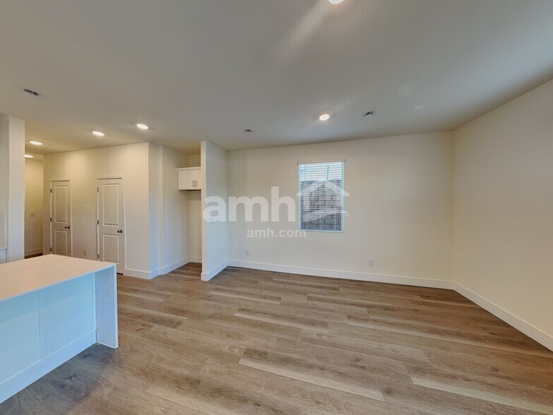 Building Photo - 7794 Hickory King Ave