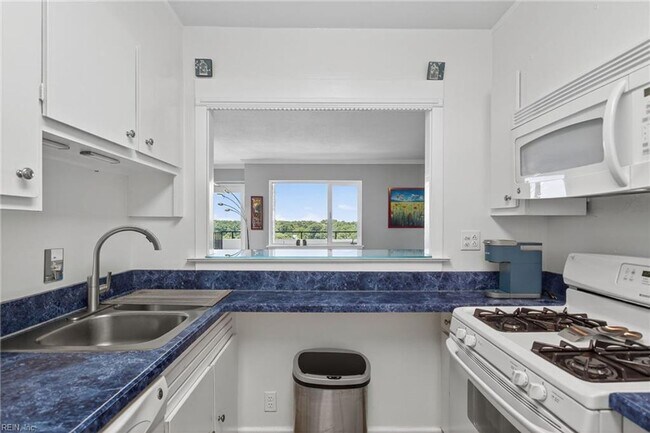 Building Photo - Algonquin Park