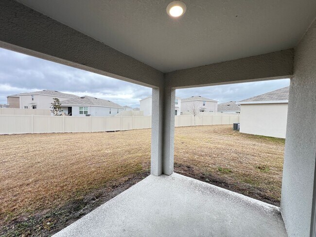 Building Photo - 4BD/2BA Modern Comfort Meets Suburban Serenity in Ocala! WASHER & DRYER INCLUDED!