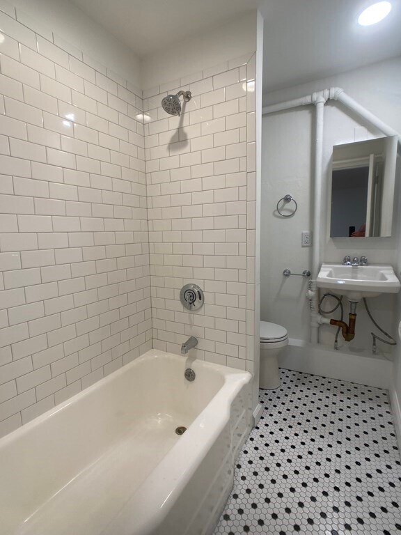 Building Photo - 107 Charles St