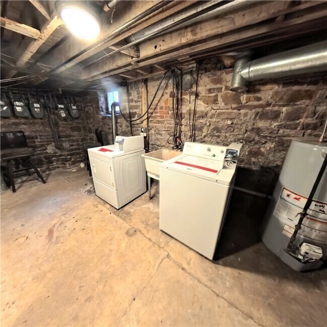 Building Photo - 14 Atkinson St