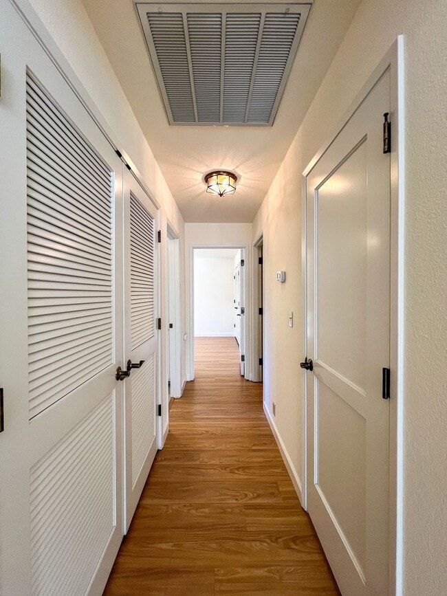 Building Photo - St. Helena – Spacious Two-Bedroom, Two-Bathroom Condo