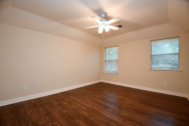 Building Photo - 5211 Holly View Dr