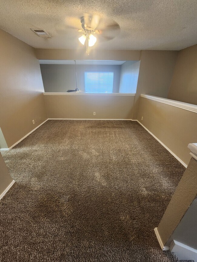 Building Photo - 1 bed 1.5 bath at Sagewood Condominiums, 2...