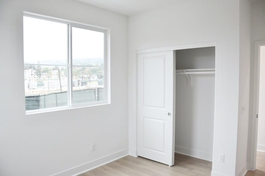 Building Photo - 1630 Saratoga Ln