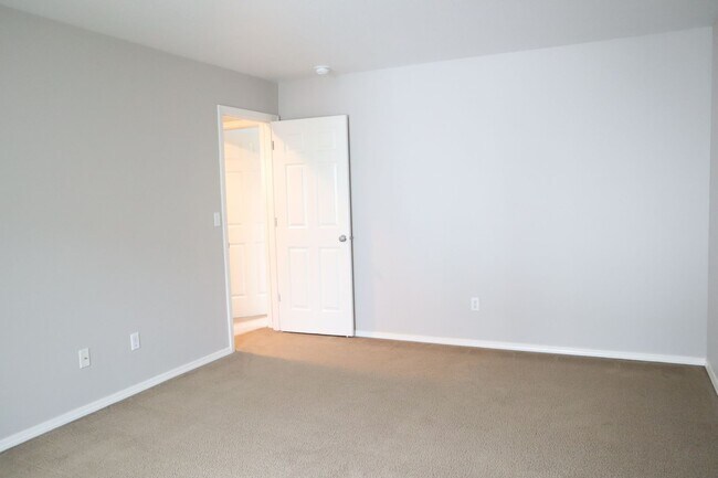 Building Photo - 1211 NE 168th St