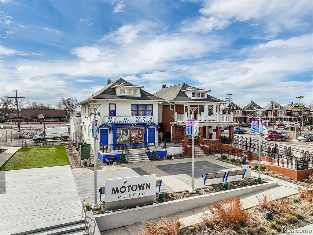 Building Photo - 1502 Virginia Park St