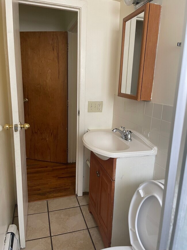 Master bathroom - 2660 Vera Ave